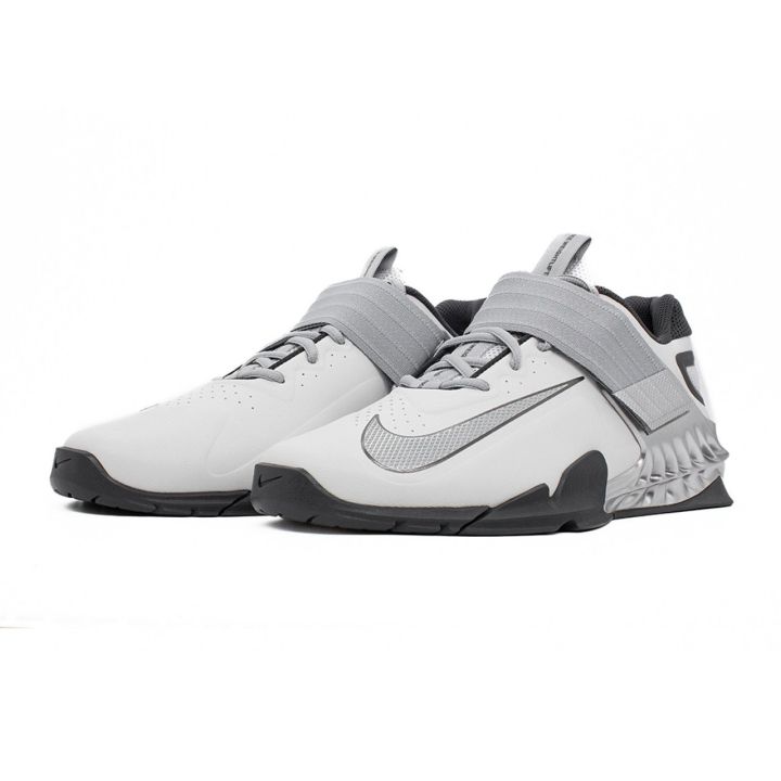 Nike Savaleos -buty do podnoszenie ciężarów  - 3 buty zapaśnicze ubrania kostiumy