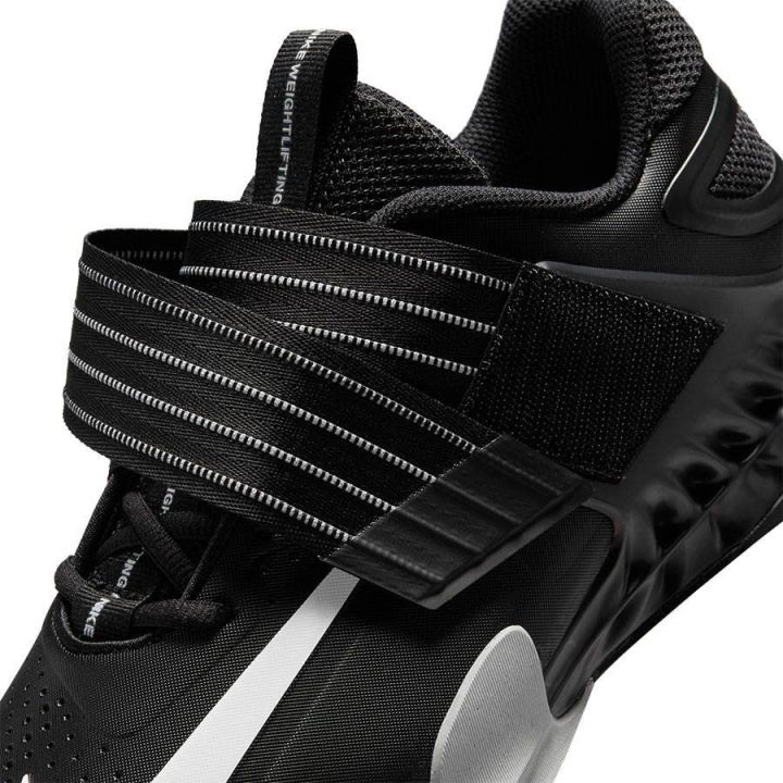 Nike Savaleos -buty do podnoszenie ciężarów  - 4 buty zapaśnicze ubrania kostiumy