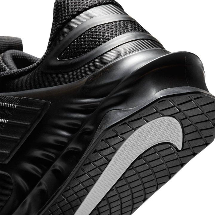 Nike Savaleos -buty do podnoszenie ciężarów  - 5 buty zapaśnicze ubrania kostiumy